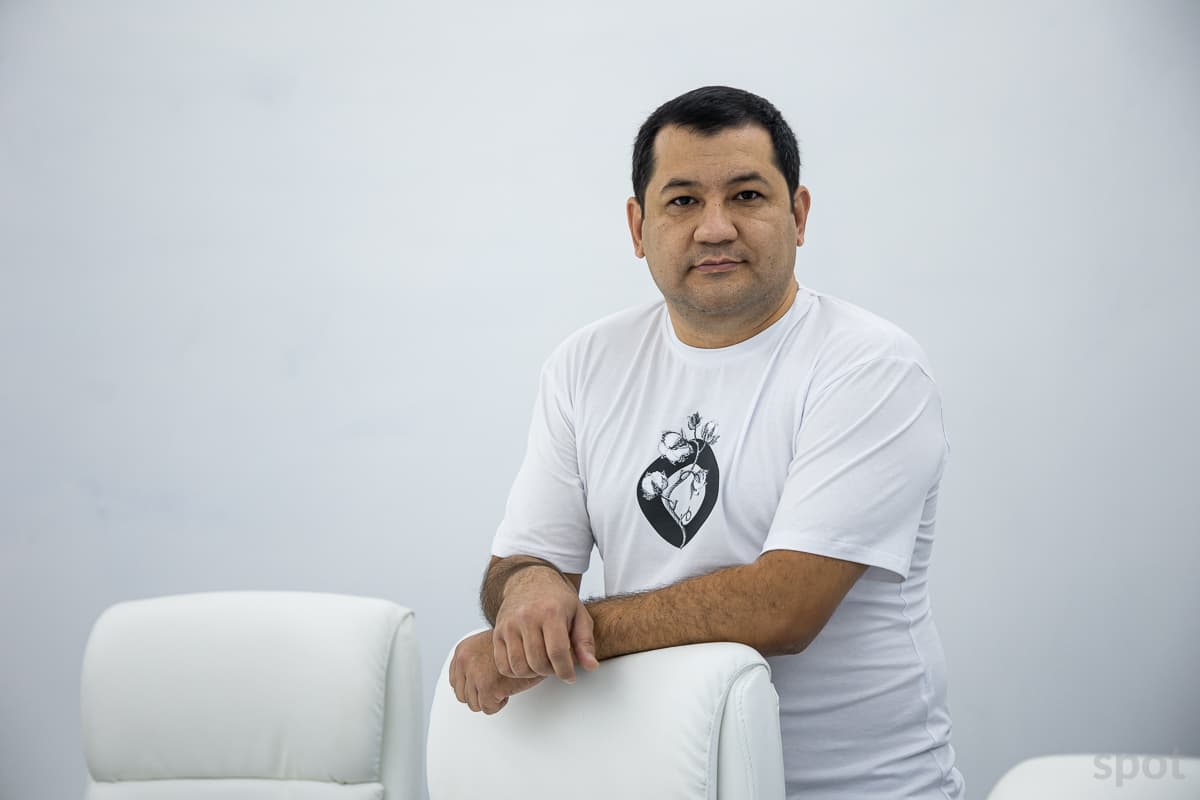 УЛУГБЕК РУСТАМОВ